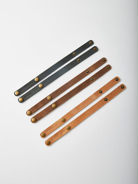 Freundschaftsarmband 2er-Set in schwarz, dunkelbraun und hellbraun aus Echtleder