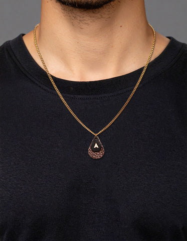 Feine Edelstahl Halskette 18K vergoldet mit leichtem Lederanhaenger Teardrop personalisierbar mit Initiale
