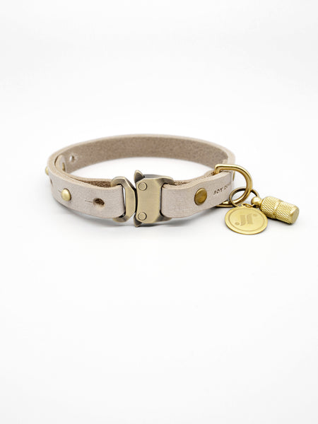 Hundehalsband Leder Farbe Stein mit Schnellverschluss und Adressanhaenger personalisierbar
