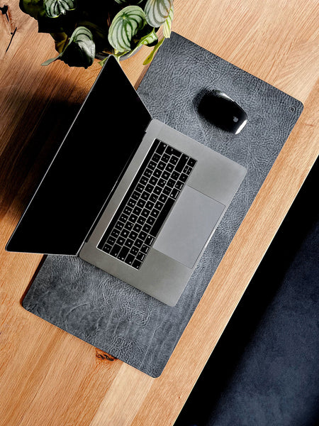 Schreibtischunterlage aus Leder Farbe Dunkelgrau, Lederunterlage fuer Laptop und Tastatur mit Personalisierung