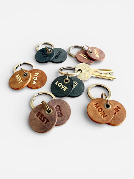 Schuesselanhaenger Leder mit Goldfolien und Blind-Praegung personalisierbar