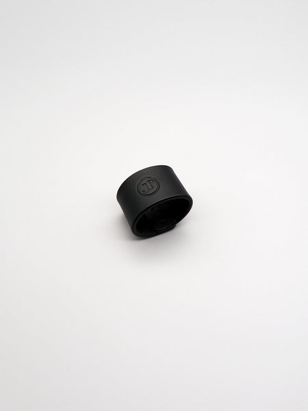 Serviettenringe handgenaeht aus Leder Farbe Schwarz personalisiert