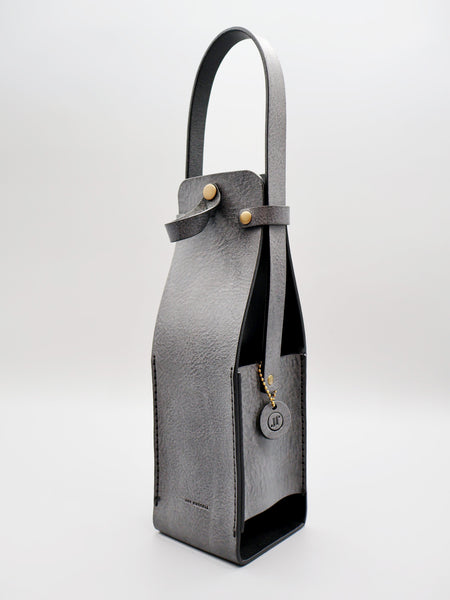 Weinträger aus Leder für Weinflasche und Weingläser mit Kellnermesser und Logoprägung