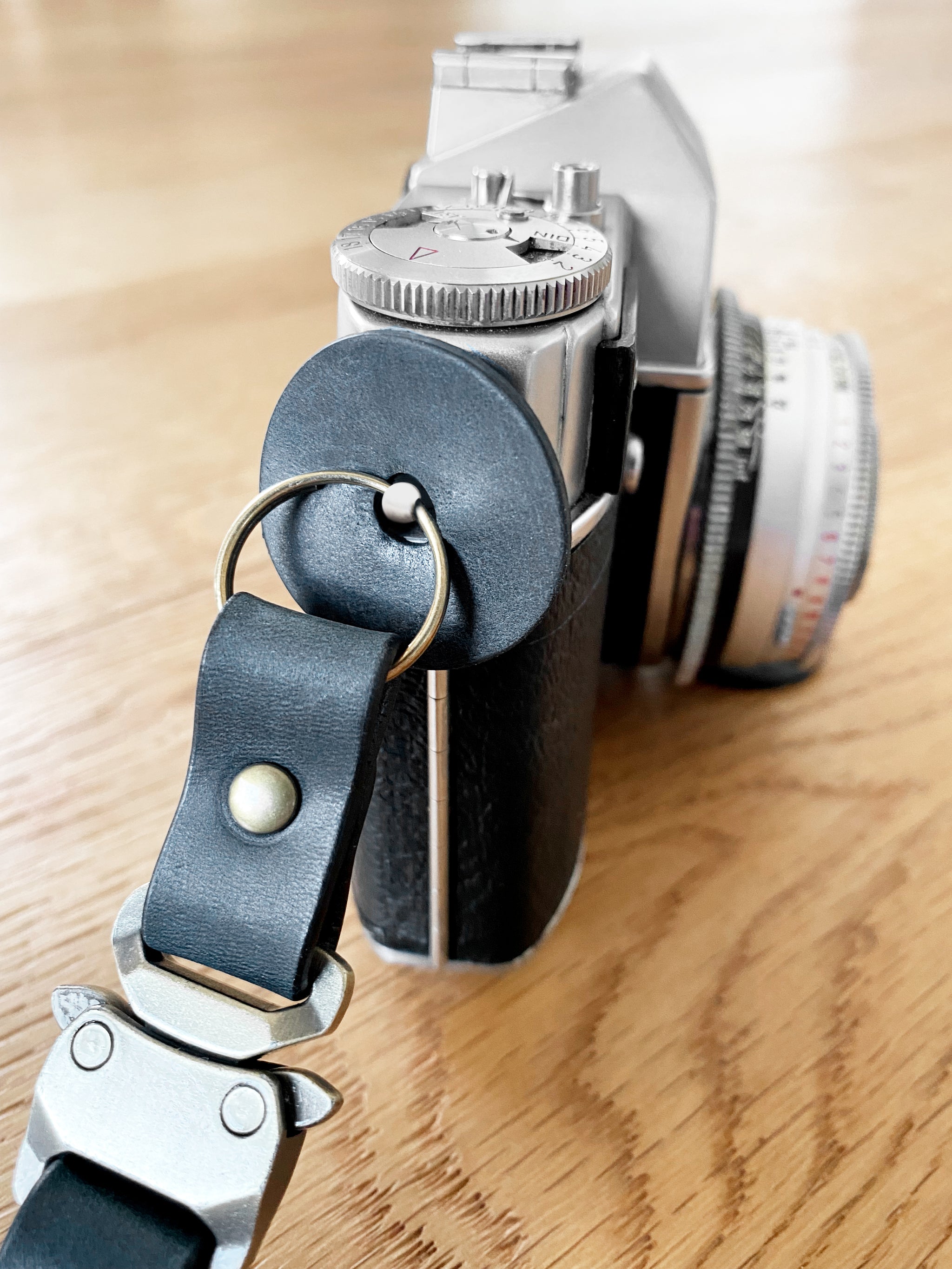 DigiSTRAP Kamera Halsgurt Aus Leder – Mit Schnellverschluss, Weicher Nackenpolster, Blau