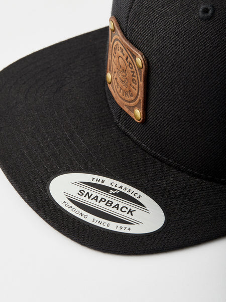 Snapback-Cap Yupoong Classic Farbe schwarz mit Lederpatch